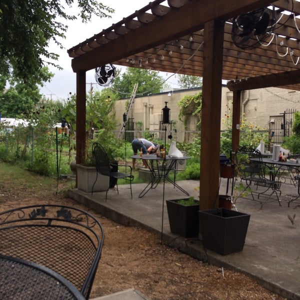 7/19/2014 tarihinde Will G.ziyaretçi tarafından Garden Cafe'de çekilen fotoğraf