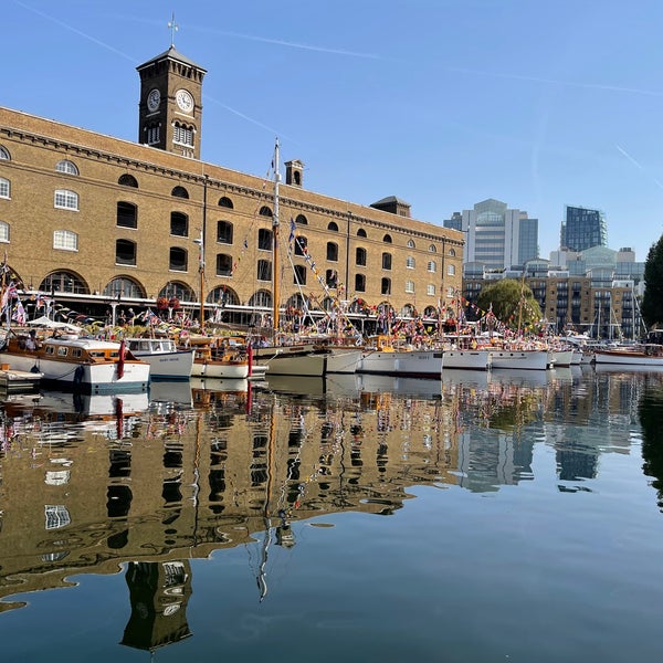 Foto tirada no(a) St Katharine Docks por Julian S. em 9/9/2023