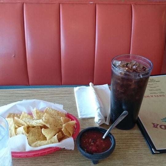 3/27/2015 tarihinde Lisa C.ziyaretçi tarafından La Posada Mexican Restaurant'de çekilen fotoğraf