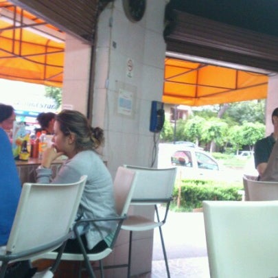Foto scattata a Pepe&#39;s burger snacks     Cuando usted la prueba lo comprueba, La mejor! da rctorr .. il 9/23/2012