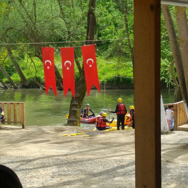 รูปภาพถ่ายที่ Melenci Rafting โดย Hakan Ö. เมื่อ 5/1/2019