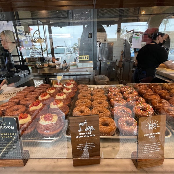 Foto tirada no(a) Sidecar Doughnuts &amp; Coffee por Cara Cara O. em 5/19/2022