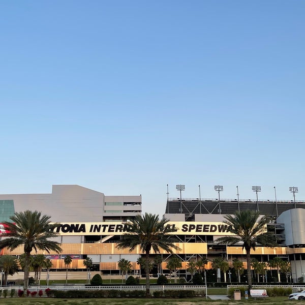 Снимок сделан в Daytona International Speedway пользователем Cara Cara O. 4/15/2024