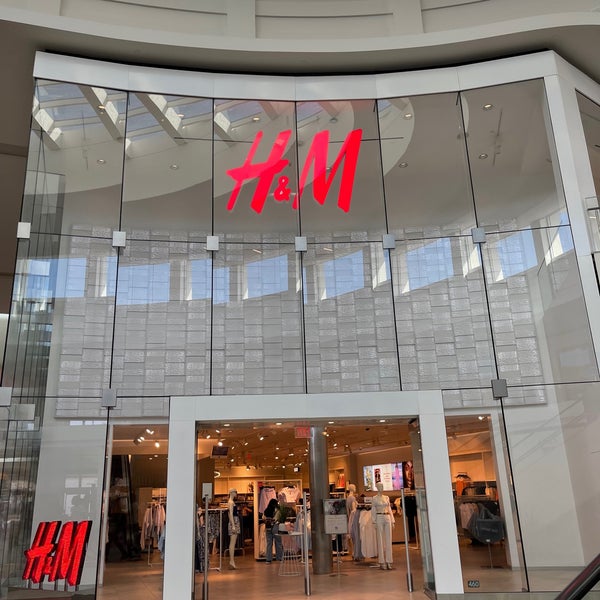 H&M Clothing Store in Del Amo Fashion Center