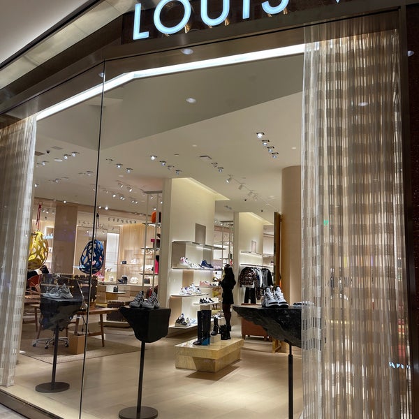 Louis Vuitton Costa Mesa California Dream - Leather Goods Store in