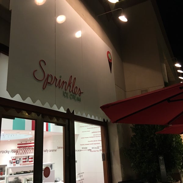 Foto tirada no(a) Sprinkles Ice Cream por Cara Cara O. em 11/14/2017