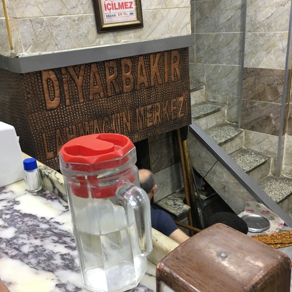 รูปภาพถ่ายที่ Diyarbakır Lahmacun Merkezi โดย Uğur เมื่อ 12/27/2017