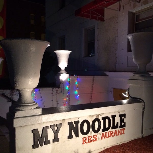 Photo prise au My Noodle &amp; Bar par Kathy G. le1/27/2014