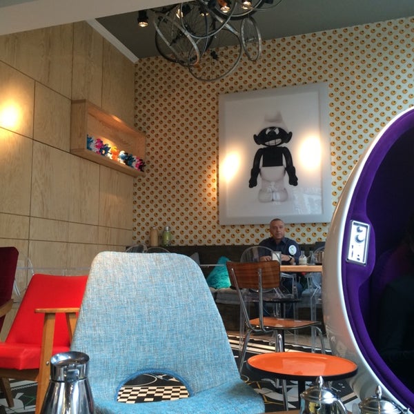 Fotos bei Léopold Café Presse - Avenue de Tervueren 107