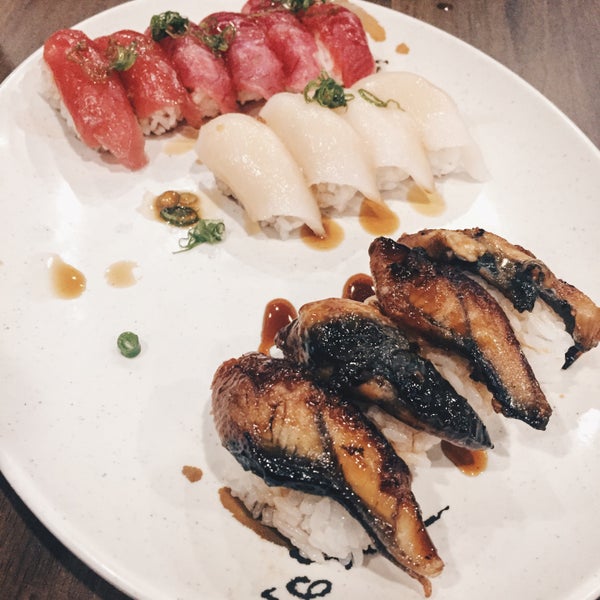 Foto tirada no(a) Island Sushi and Grill por Kim O. em 4/29/2016