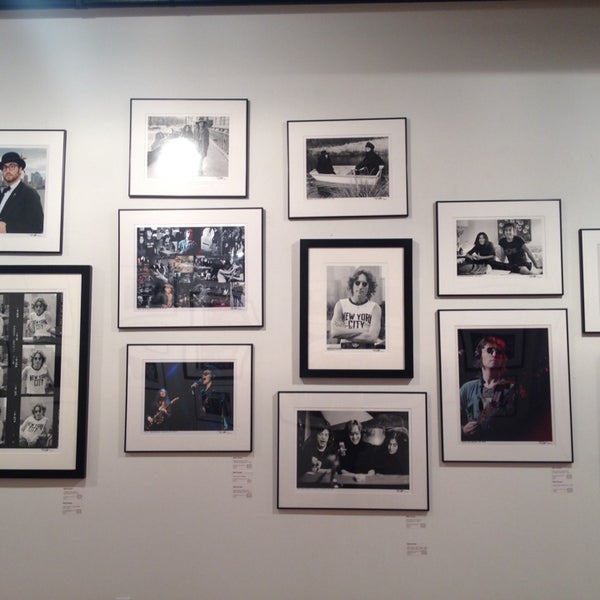 รูปภาพถ่ายที่ Pop International Galleries โดย Allison B. เมื่อ 4/18/2014