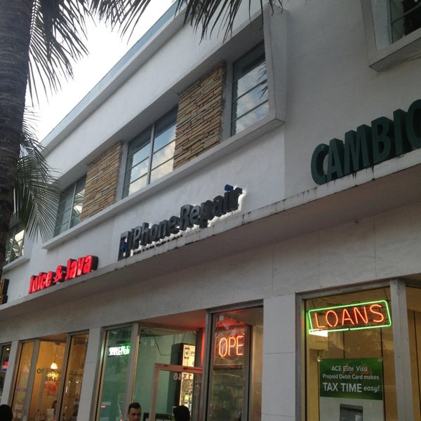 3/2/2013 tarihinde Charlie B.ziyaretçi tarafından Iphone Repair Miami Beach'de çekilen fotoğraf