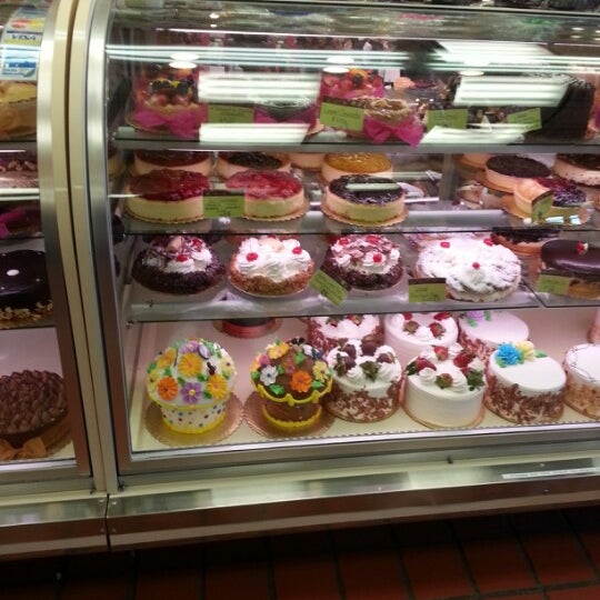 รูปภาพถ่ายที่ Dortoni Bakery โดย Drew R. เมื่อ 1/19/2013