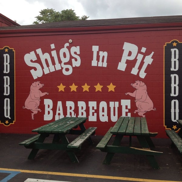 Photo taken at Shigs In Pit BBQ by Trina Beana on 7/6/2013
