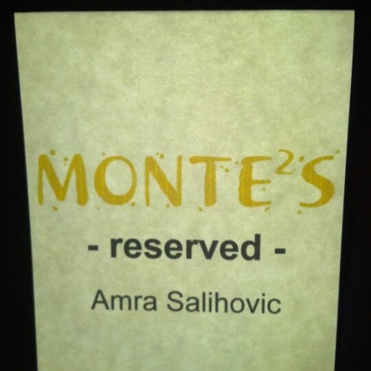 Foto tirada no(a) Monte&#39;s Lounge por Mirza C. em 1/12/2013