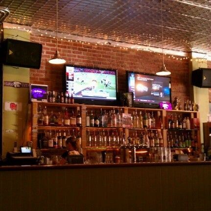 11/30/2012 tarihinde Steven H.ziyaretçi tarafından Dub&#39;s V&#39;s Bar &amp; Deli'de çekilen fotoğraf