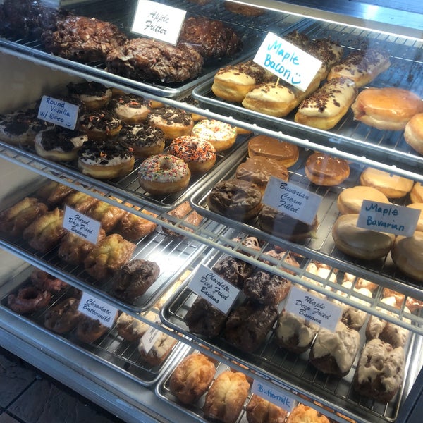 10/21/2018에 Maria F.님이 Angel&#39;s Donuts &amp; Ice Cream에서 찍은 사진