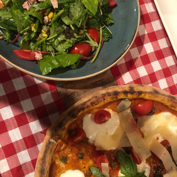 10/25/2022 tarihinde Şeymanur K.ziyaretçi tarafından Il Vicino Pizzeria'de çekilen fotoğraf