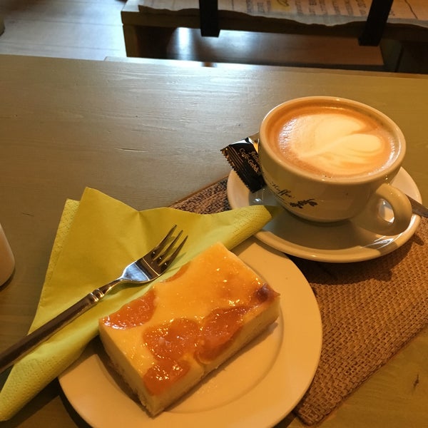รูปภาพถ่ายที่ Die Kaffee Privatrösterei โดย Joy L. เมื่อ 2/15/2016