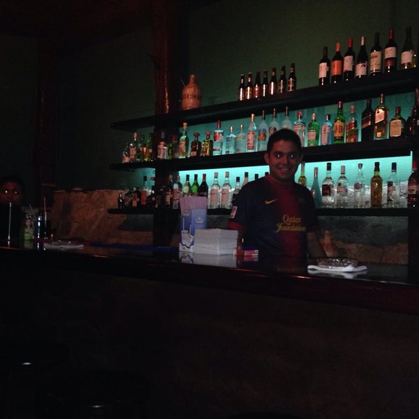 11/8/2013 tarihinde lalo r.ziyaretçi tarafından Funky Cat Blues &amp; Bar'de çekilen fotoğraf