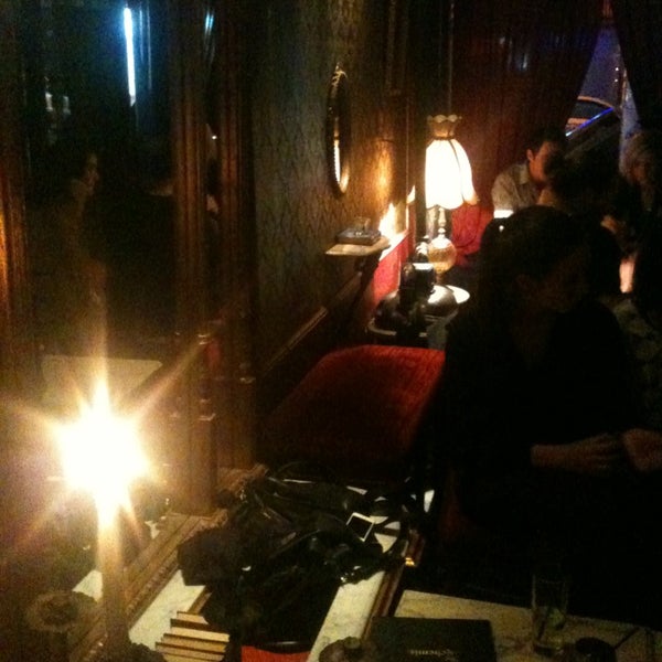 4/12/2013에 Cil F.님이 The Alchemist Bar &amp; Cafe에서 찍은 사진
