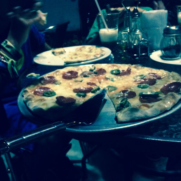 10/10/2013 tarihinde Erwin K.ziyaretçi tarafından Pizzeria Aguanile'de çekilen fotoğraf