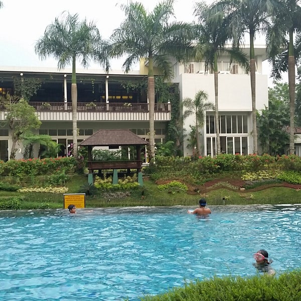 Das Foto wurde bei Aston Bogor Hotel &amp; Resort von ‎​Fέnny am 8/19/2017 aufgenommen