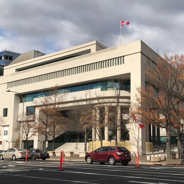 Foto scattata a Embassy of Canada da Mike O. il 11/26/2016