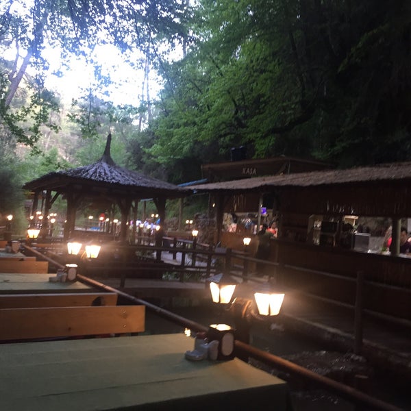 6/14/2018 tarihinde Ercan K.ziyaretçi tarafından Damla Restaurant'de çekilen fotoğraf