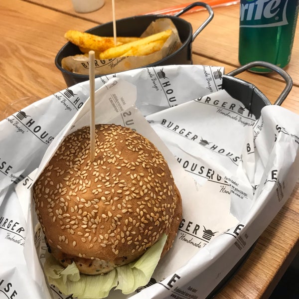 6/10/2019 tarihinde CEM 🐊 Y.ziyaretçi tarafından Burger House'de çekilen fotoğraf