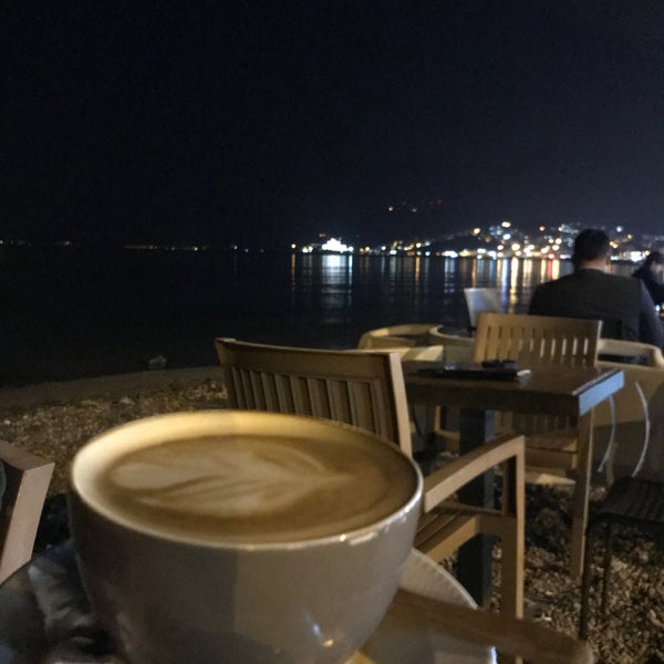 Foto tirada no(a) Just One Coffee por CEM 🐊 Y. em 11/18/2019
