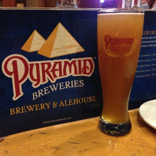 Foto tirada no(a) Pyramid Brewery &amp; Alehouse por Deyanara L. em 12/15/2012