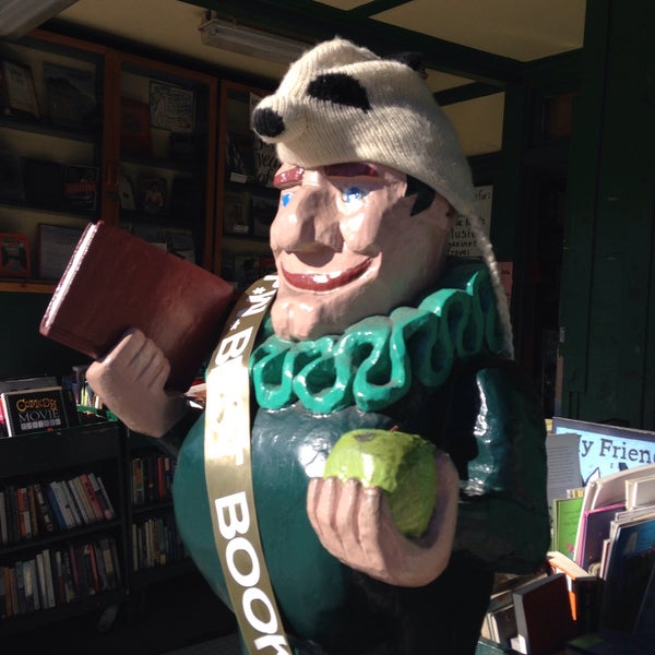 Photo taken at Green Apple Books by Maia on 1/1/2015