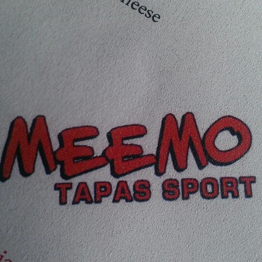 Photo prise au Meemo Tapas Sport par Mike N. le4/22/2013