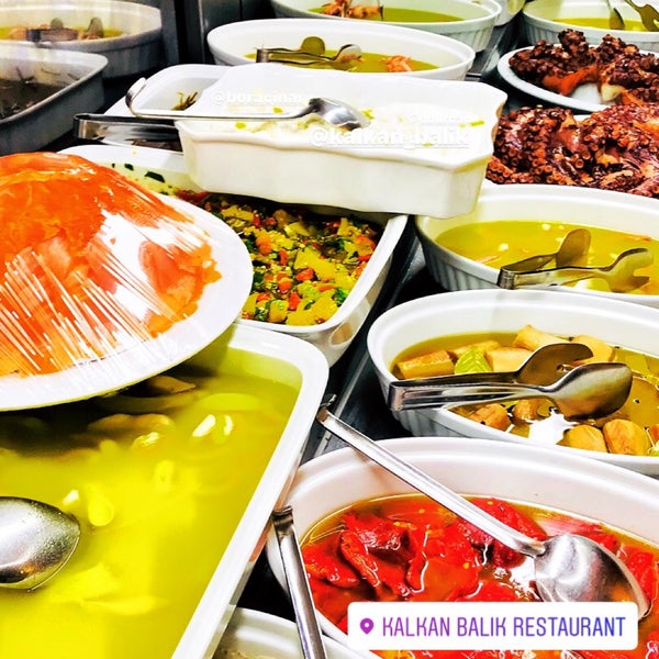Foto scattata a Kalkan Balık Restaurant da Özgür A. il 9/7/2018