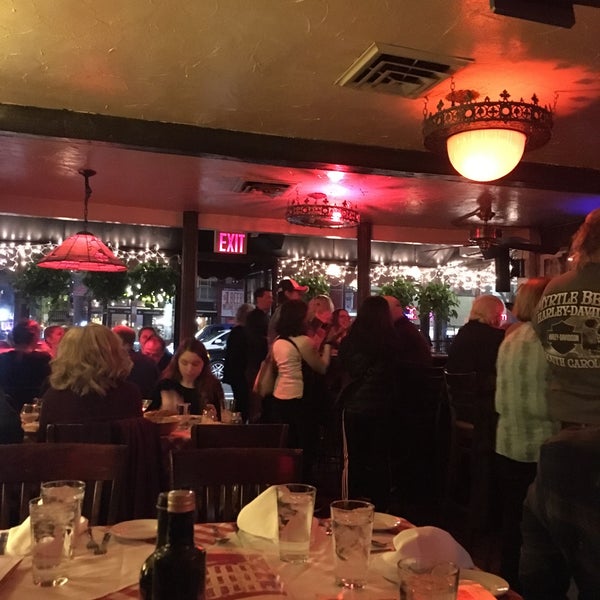 11/3/2018 tarihinde Jen P.ziyaretçi tarafından Mimi&#39;s Italian Restaurant &amp; Piano Bar'de çekilen fotoğraf