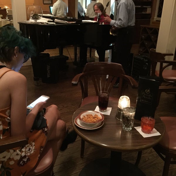 Piccolo Mondo Italian Restaurant in Arlington