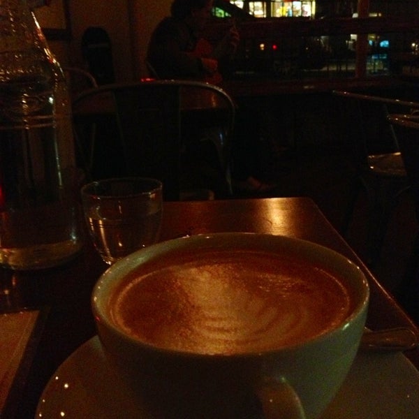 1/19/2013 tarihinde Felipe T.ziyaretçi tarafından Cafe Dada'de çekilen fotoğraf