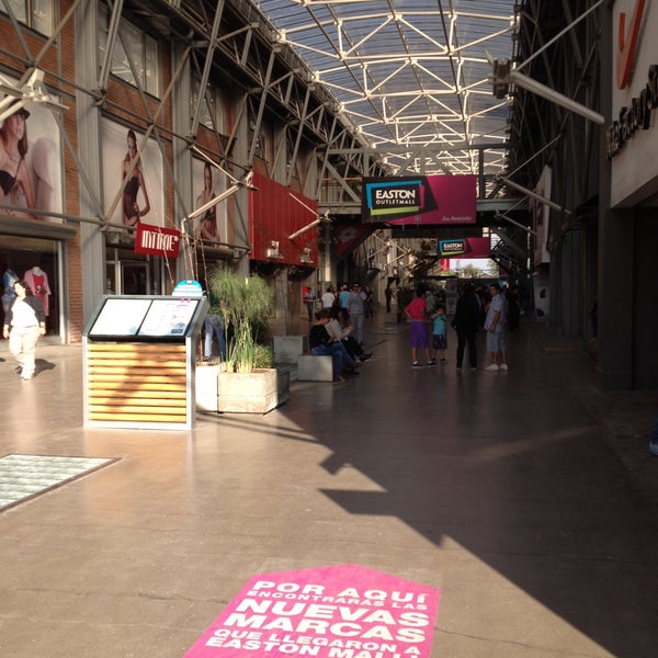 Easton Outlet Mall Shopping Mall in Quilicura