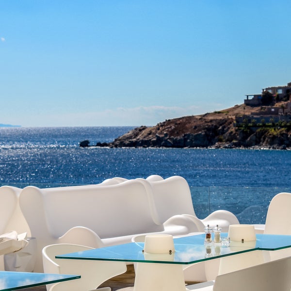 Le Club Pool Restaurant. Enjoy the amazing views of the Bay of Psarou combined with tastes from delicious Greek modern cuisine!