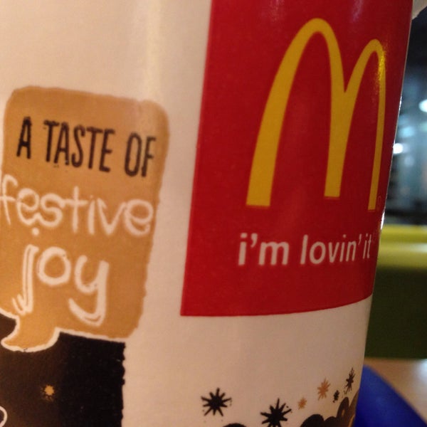 Foto diambil di McDonald&#39;s oleh Jon B. pada 12/21/2014