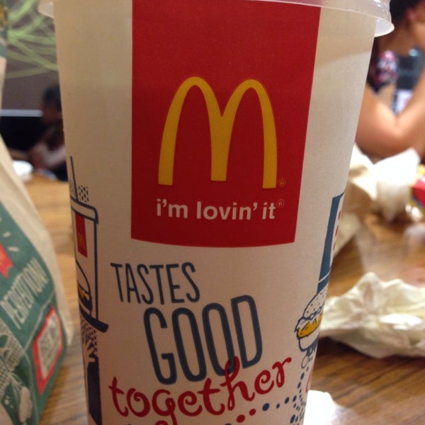 Снимок сделан в McDonald&#39;s пользователем Jon B. 7/18/2014