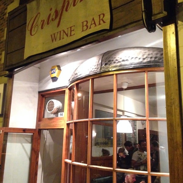 Foto tirada no(a) Crispins Wine Bar por Jon B. em 3/29/2014