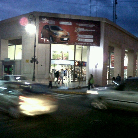 Foto tirada no(a) Centro Comercial El Parian por Rodrigo R. em 1/18/2013