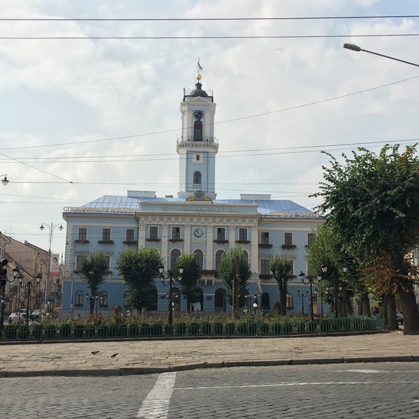 รูปภาพถ่ายที่ Чернівецька міська рада / Chernivtsi City Council โดย Tigran S. เมื่อ 9/11/2016