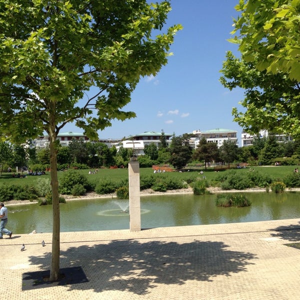 Пикник в парке Parc des eaux Vives
