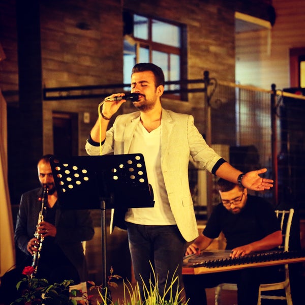Foto tirada no(a) Küçük Çamlıca Nagehan Restaurant por Fatih B. em 7/4/2015