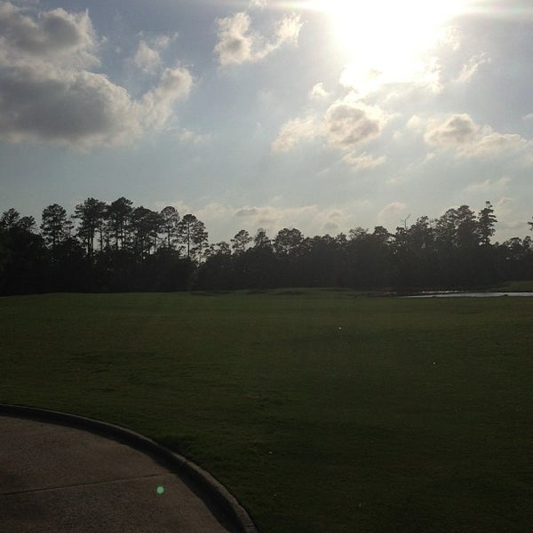 Das Foto wurde bei Cypresswood Golf Club von Mario R. am 5/19/2013 aufgenommen