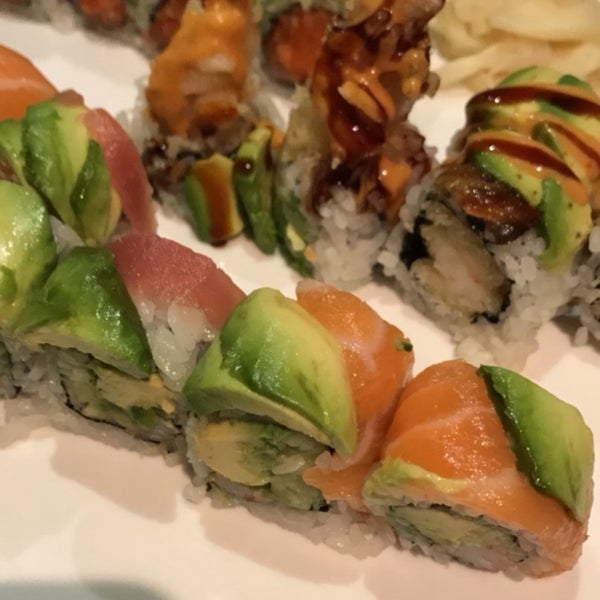 Foto tirada no(a) Kumo Sushi por Mary Beth O. em 8/13/2017