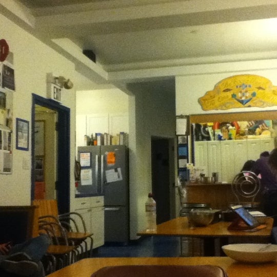 Photo taken at Pacific Tradewinds Backpacker Hostel - San Francisco by Di A. on 11/13/2012